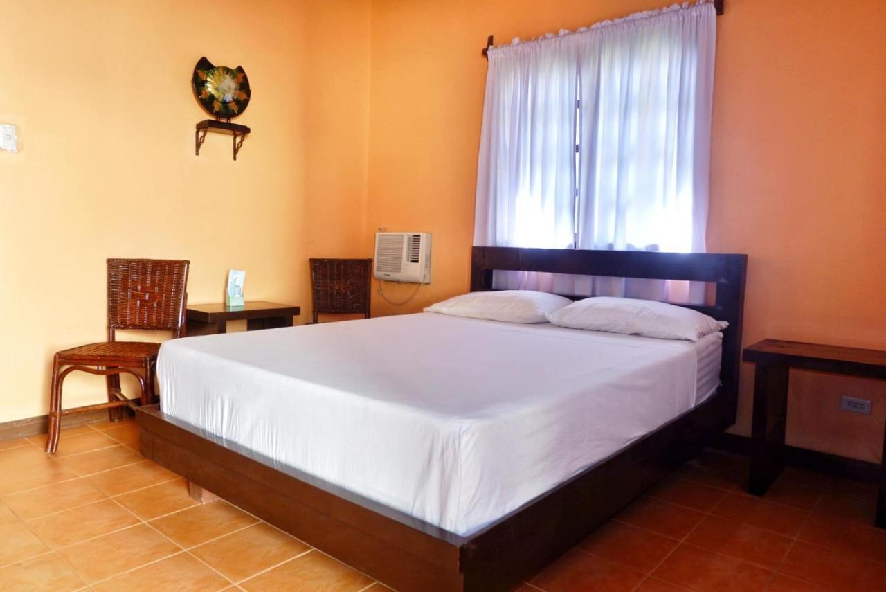 Puesta Del Sol Beach Bungalows And Restobar Mambajao Kültér fotó