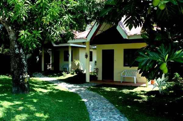 Puesta Del Sol Beach Bungalows And Restobar Mambajao Kültér fotó